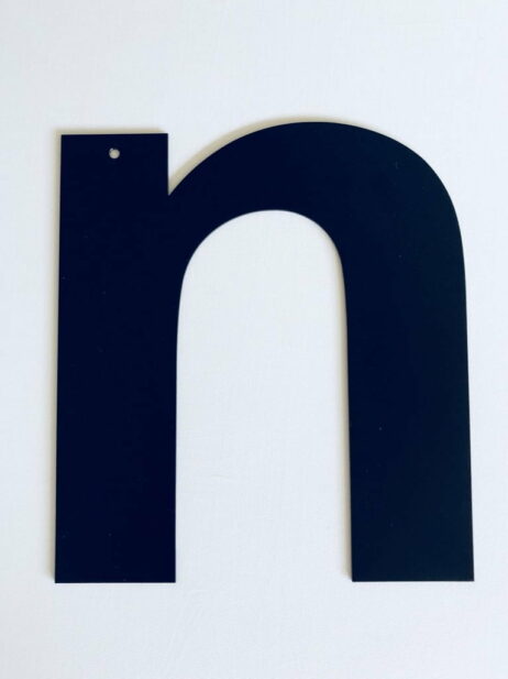 Bogstav i  sort 30 cm. - Statement letter