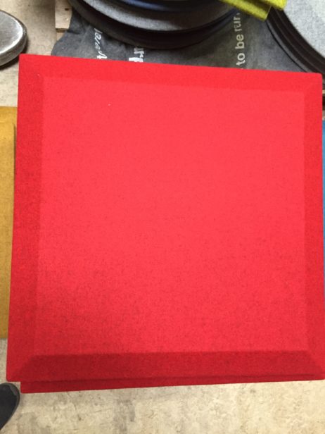 Vægabsorbent i polyester 60 x 60 cm Rød