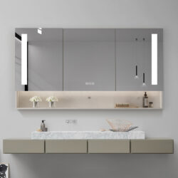 Koniseur spejlskab i hvid marmorlook. 75x120x14 cm med Led lys, antidug og touchsensor