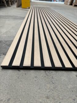 Akustikpanel Ege melamin med sorte kanter 2600x600x17 mm ( Med små fejl i kanter)