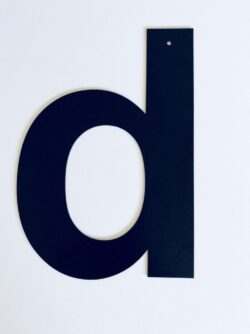 Bogstav i sort 40 cm. - Statement letter