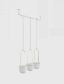 Væg - eller loft hængt potteplanteskjuler i hvid/messing fra Umbra