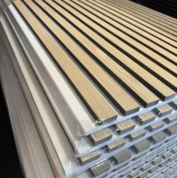 Akustikpanel Eg look på front Mørk MDF kerne 2400x600x17 mm