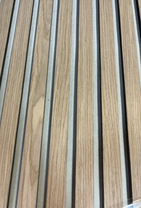 Akustikpanel Eg look på front Mørk MDF kerne 2400x600x17 mm